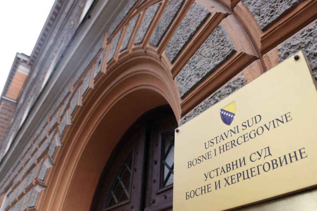 Ustavni sud BiH: Vlade FBiH i RS ne mogu raspolagati državnom imovinom